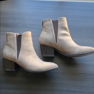 London Rebel Point Chealsea bootie.